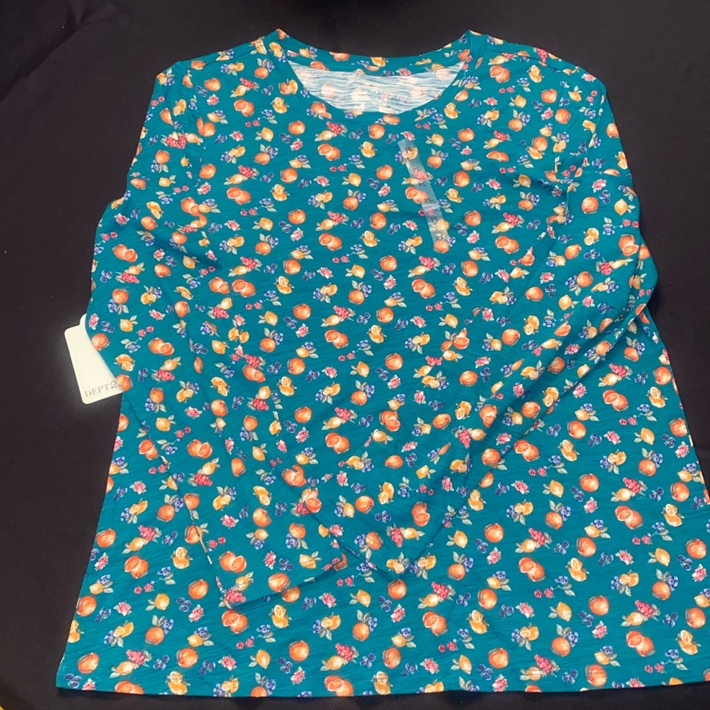 NWT department 222 petite large T-shirt